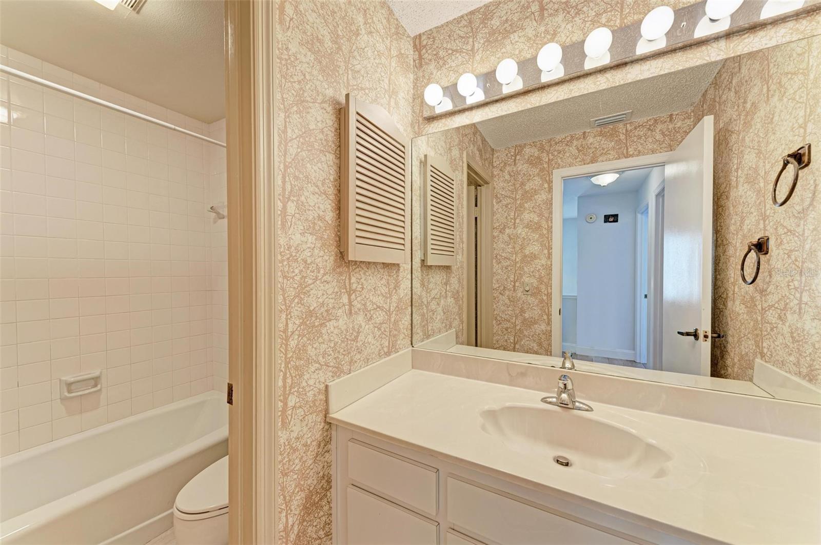 Image 33 of 41 For 2927 Gandy Boulevard