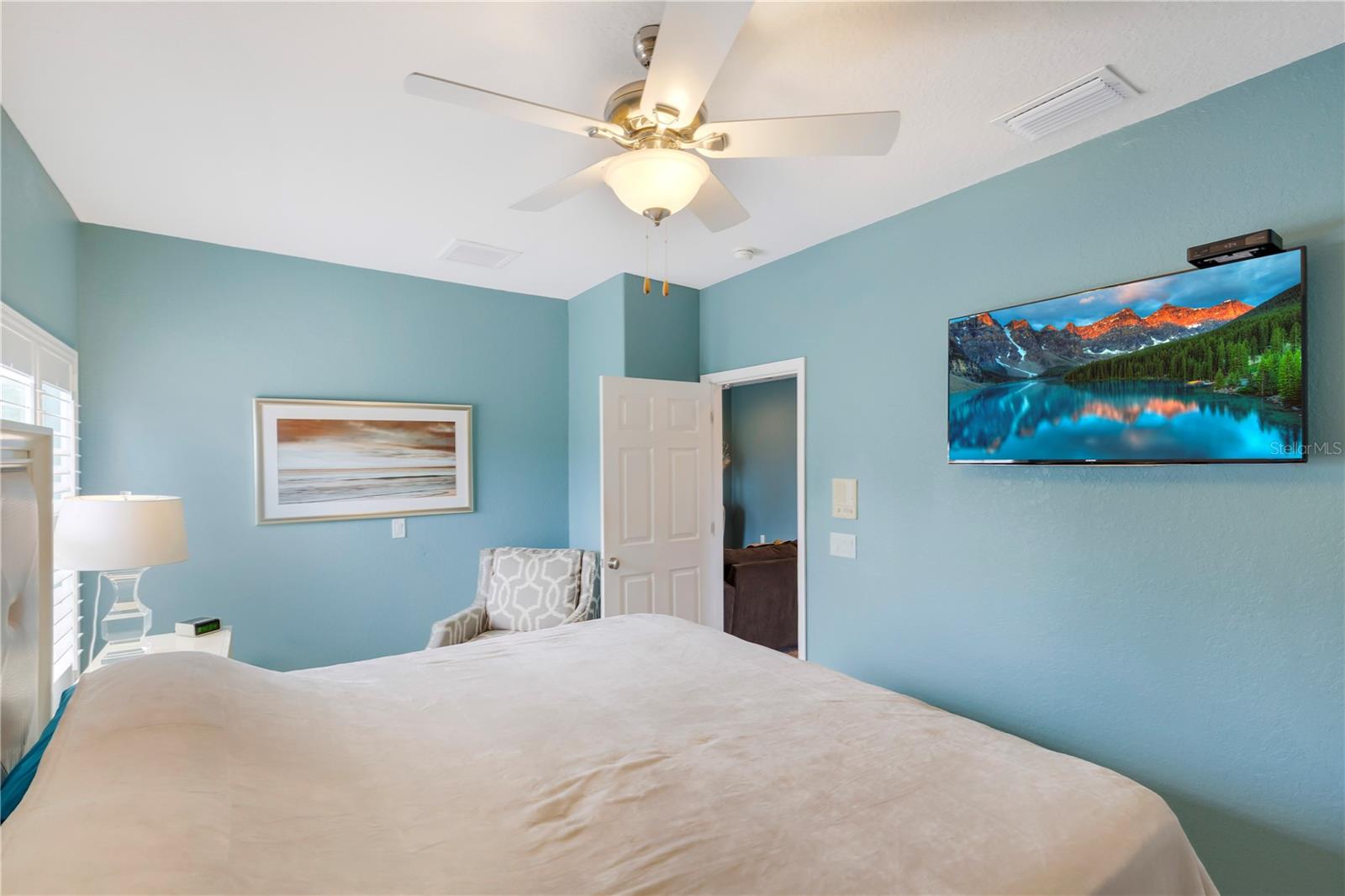 Image 35 of 60 For 21604 Draycott Way