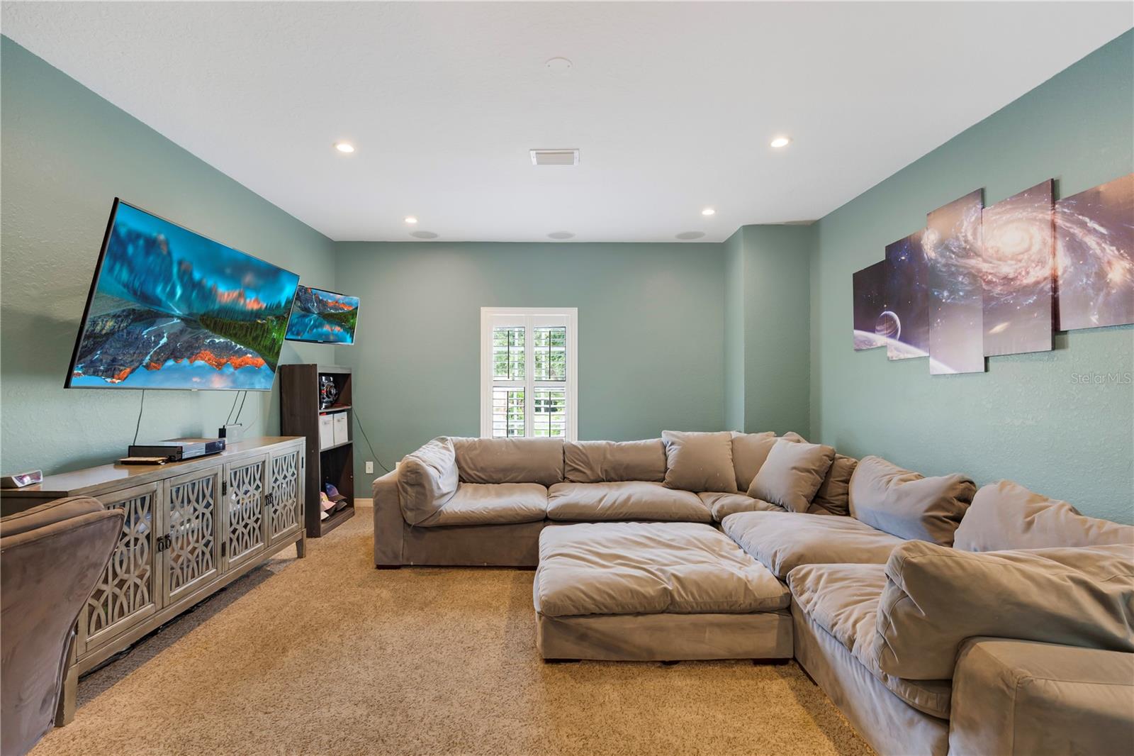 Image 37 of 60 For 21604 Draycott Way
