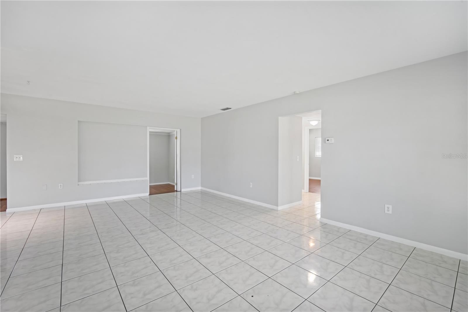 Image 4 of 23 For 1618 Hardwood Drive