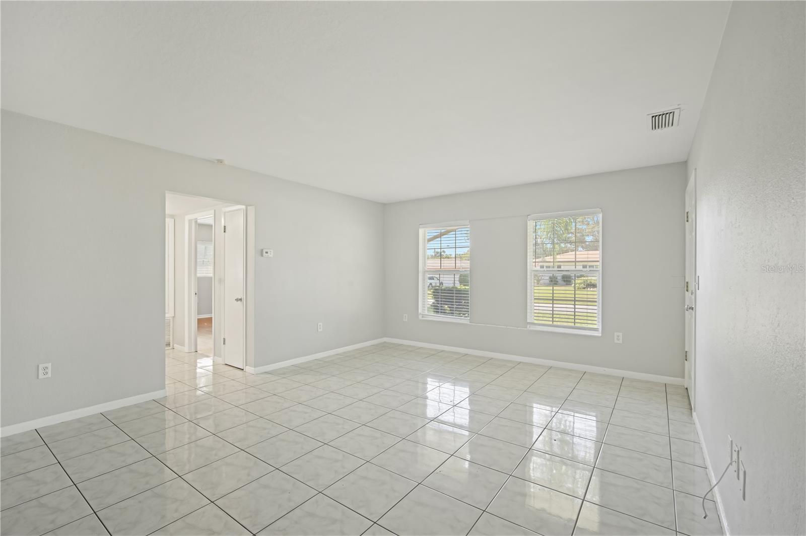 Image 5 of 23 For 1618 Hardwood Drive