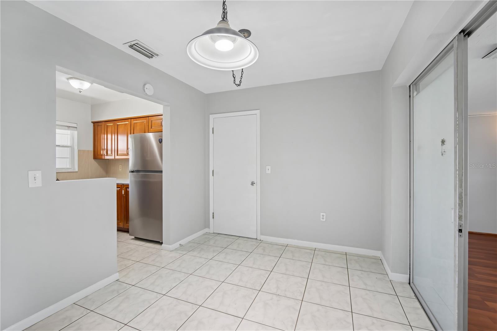 Image 7 of 23 For 1618 Hardwood Drive