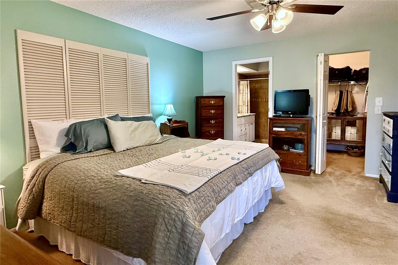 Image 18 of 37 For 9326 Whitstone Court