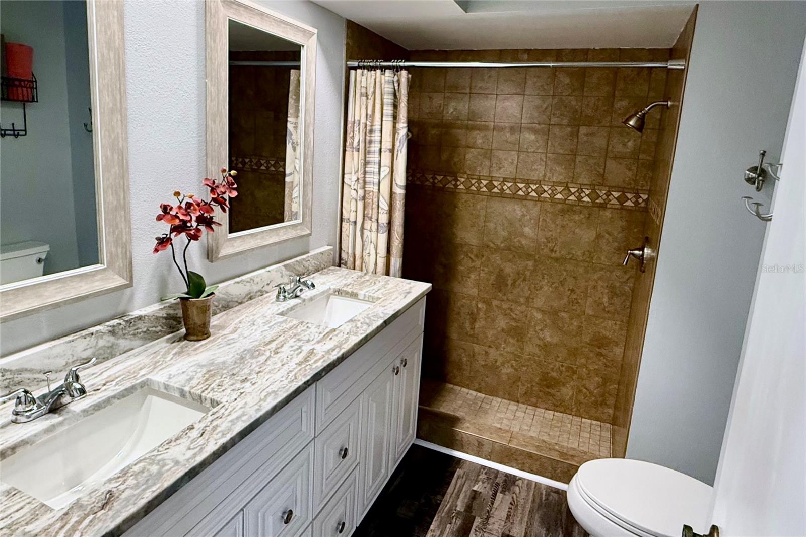 Image 20 of 37 For 9326 Whitstone Court