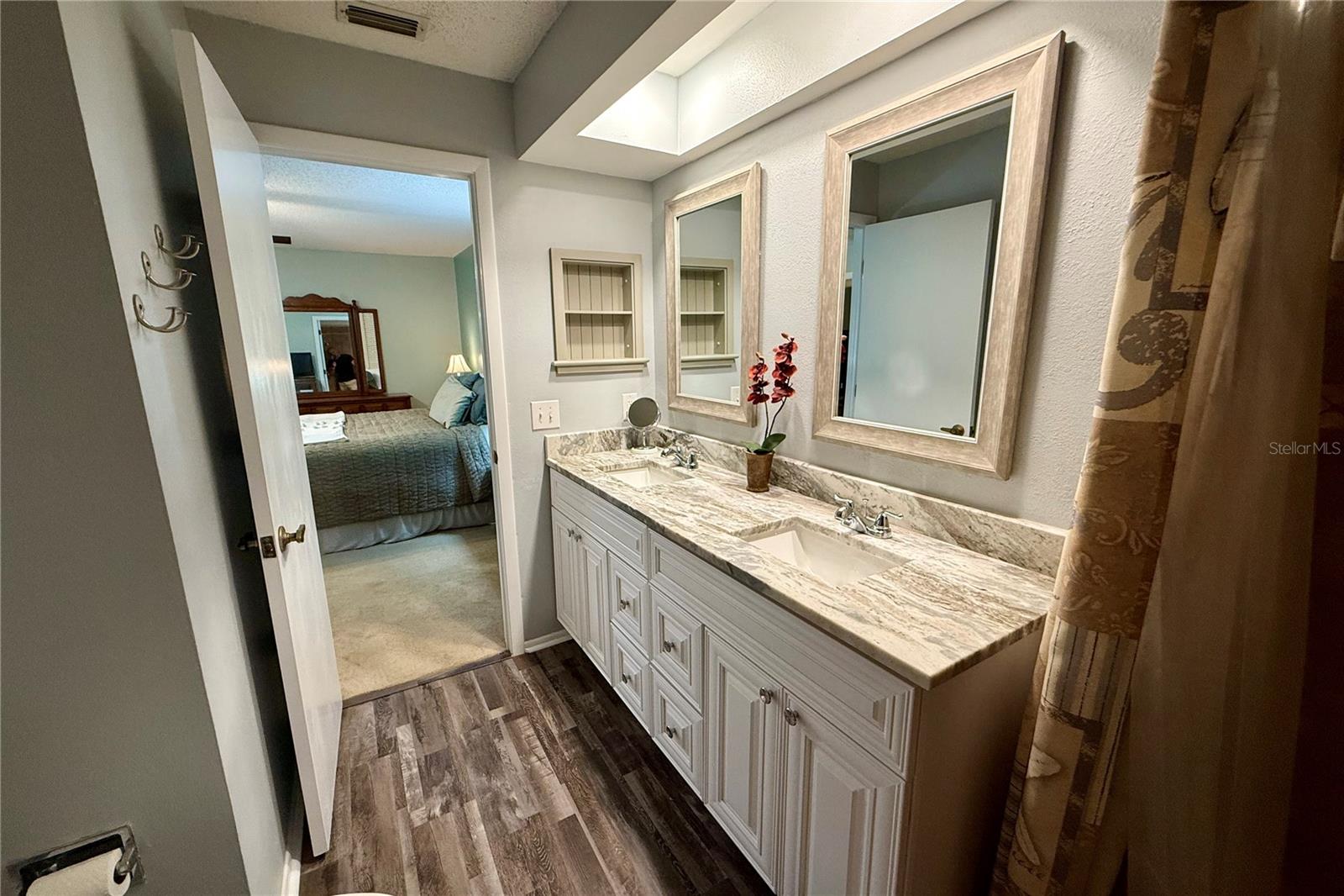Image 21 of 37 For 9326 Whitstone Court
