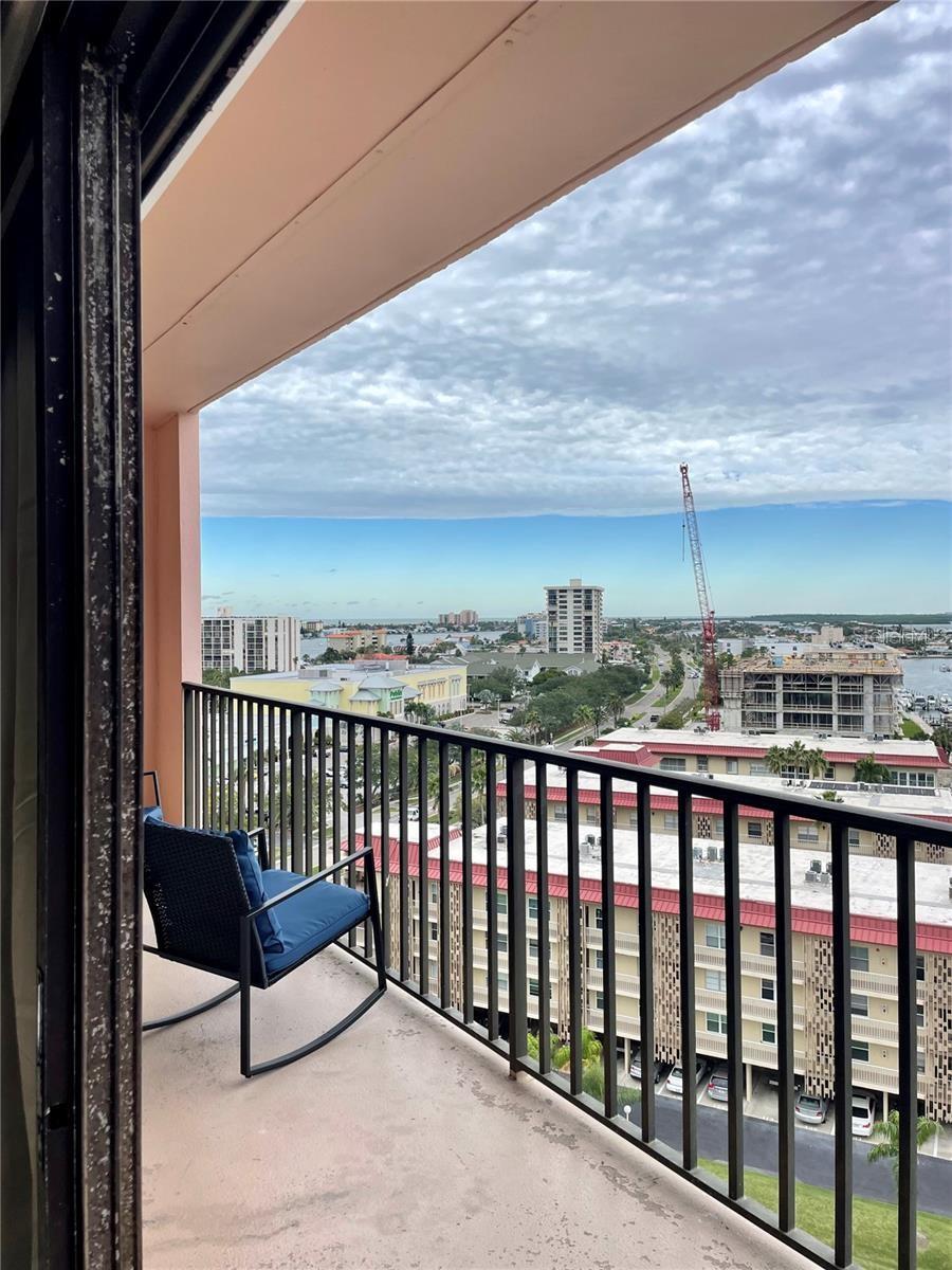 Image 12 of 38 For 51 Island Way 1201