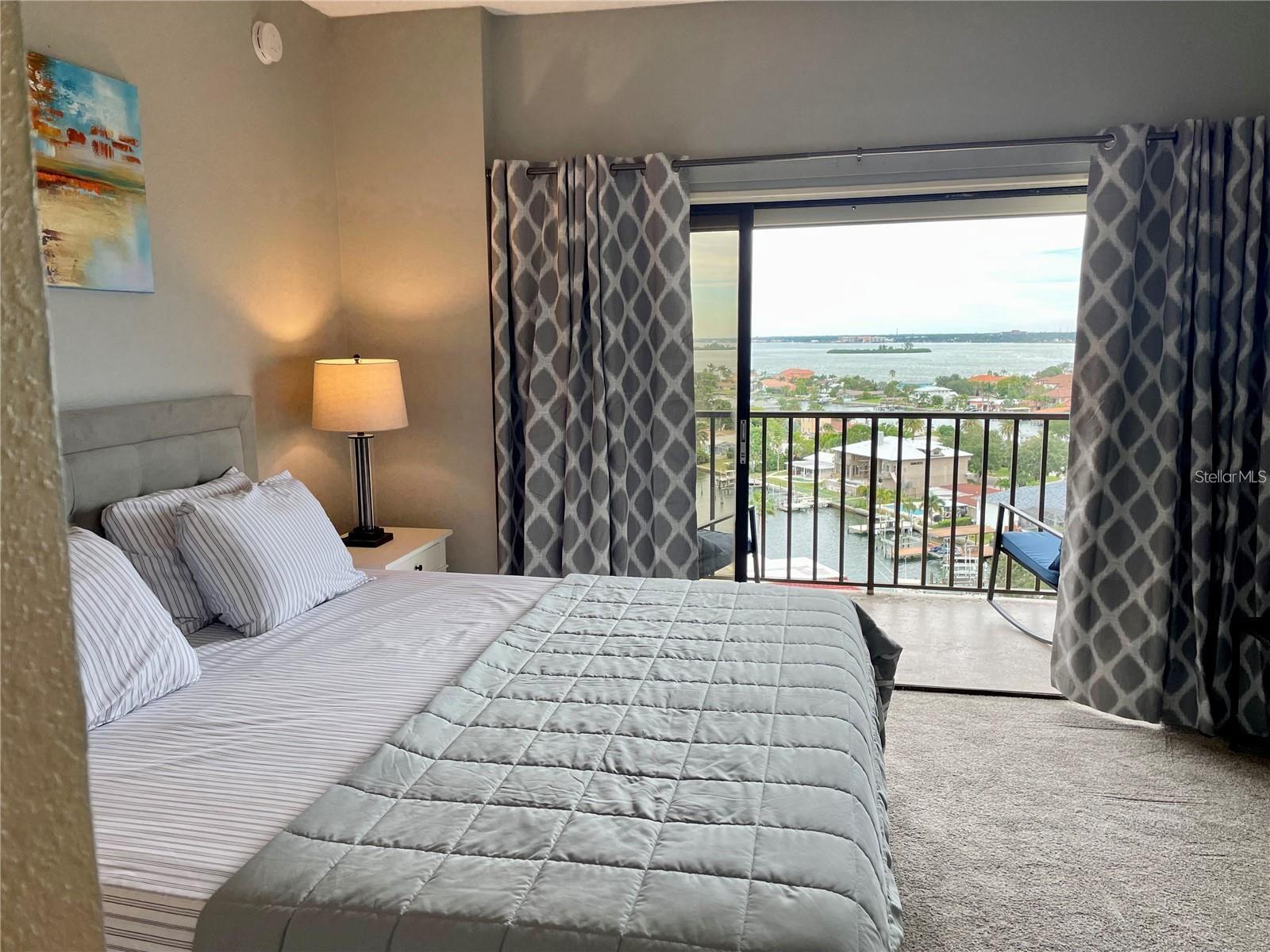 Image 15 of 38 For 51 Island Way 1201