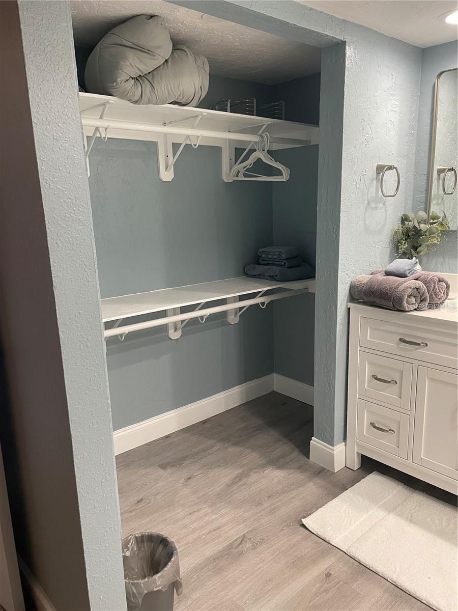 Image 18 of 38 For 51 Island Way 1201