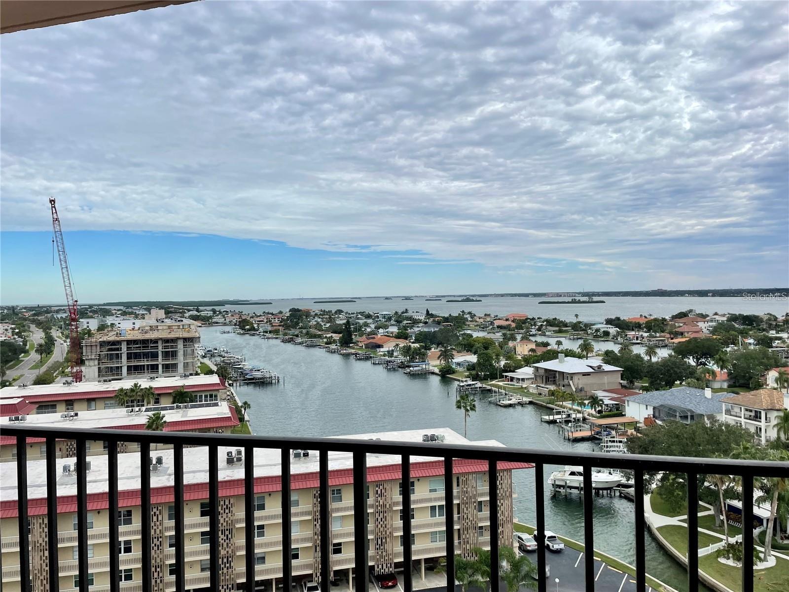 Image 19 of 38 For 51 Island Way 1201