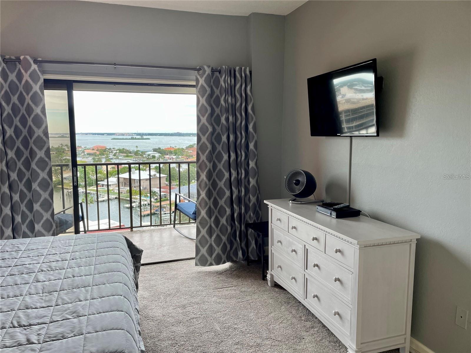 Image 20 of 38 For 51 Island Way 1201