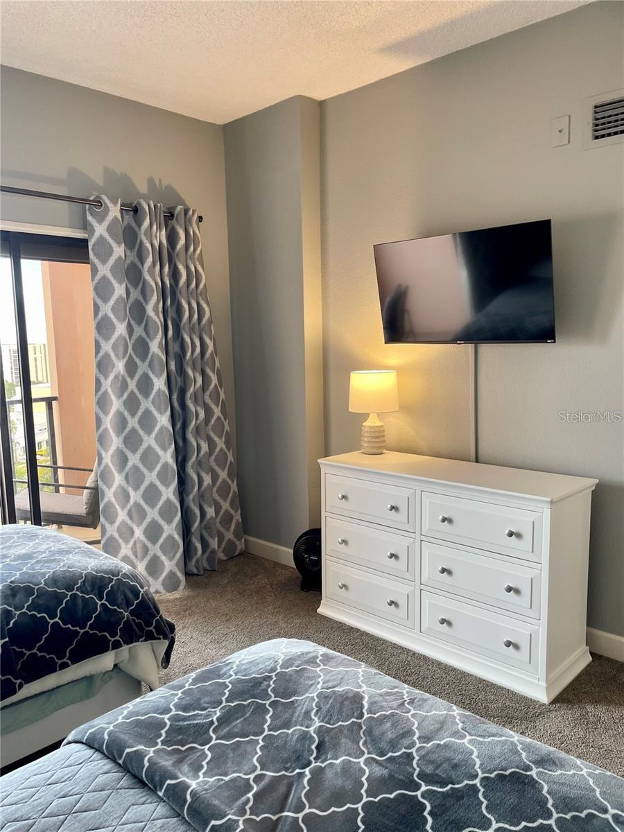 Image 22 of 38 For 51 Island Way 1201