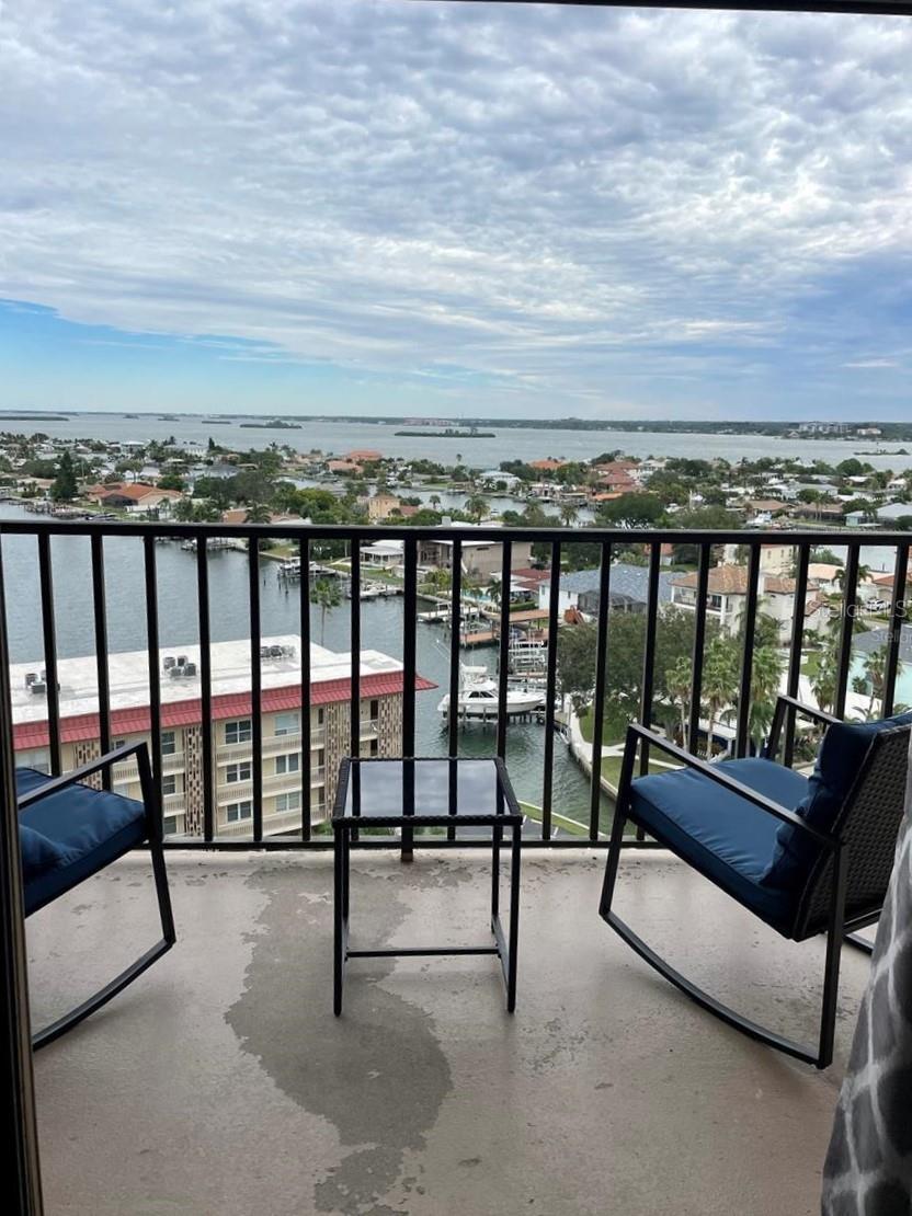 Image 23 of 38 For 51 Island Way 1201