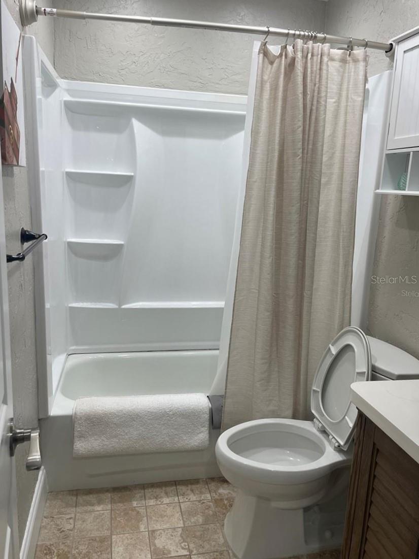 Image 24 of 38 For 51 Island Way 1201