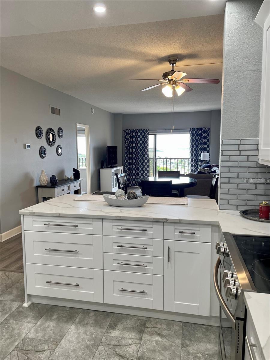 Image 5 of 38 For 51 Island Way 1201