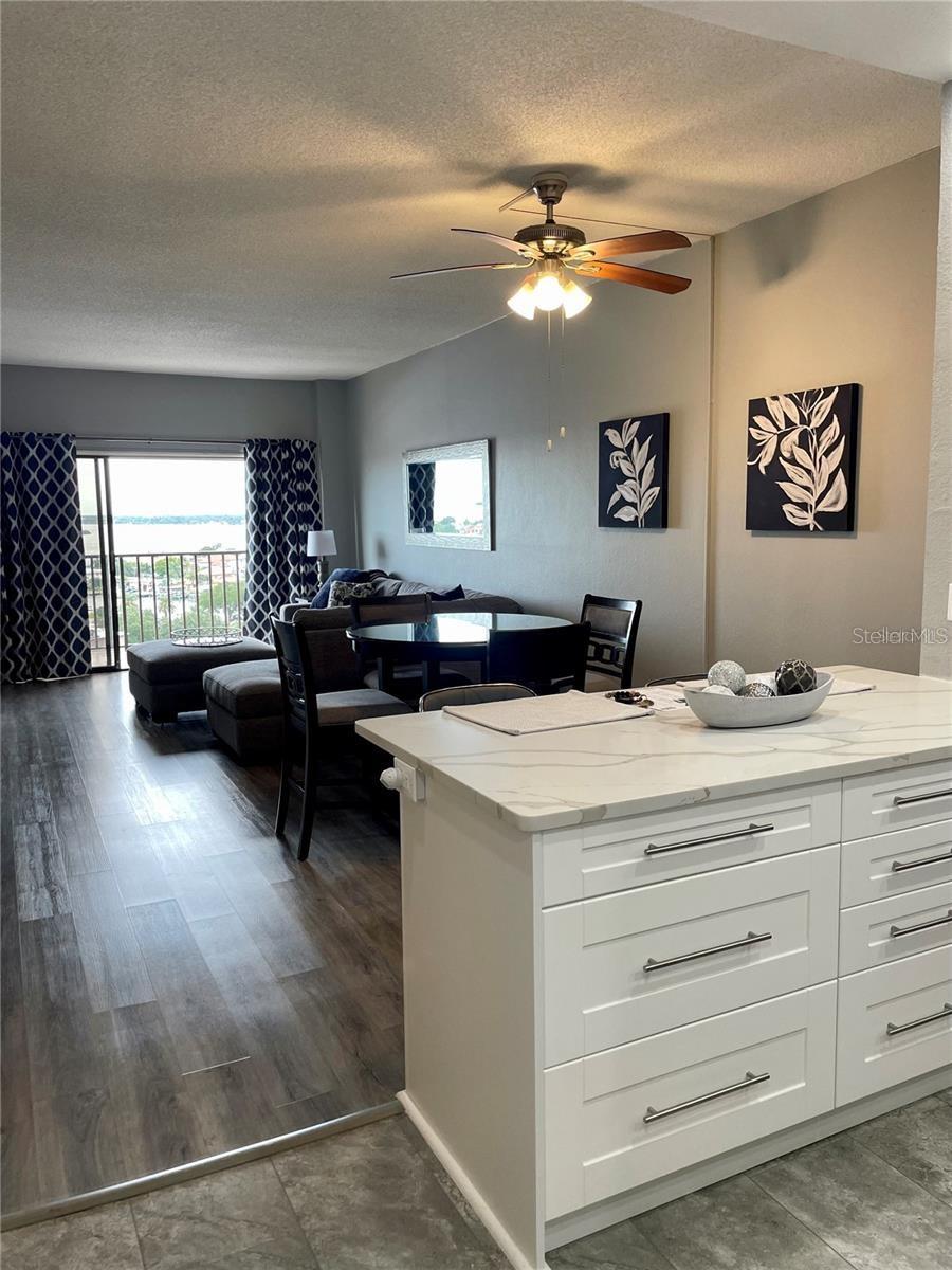 Image 6 of 38 For 51 Island Way 1201