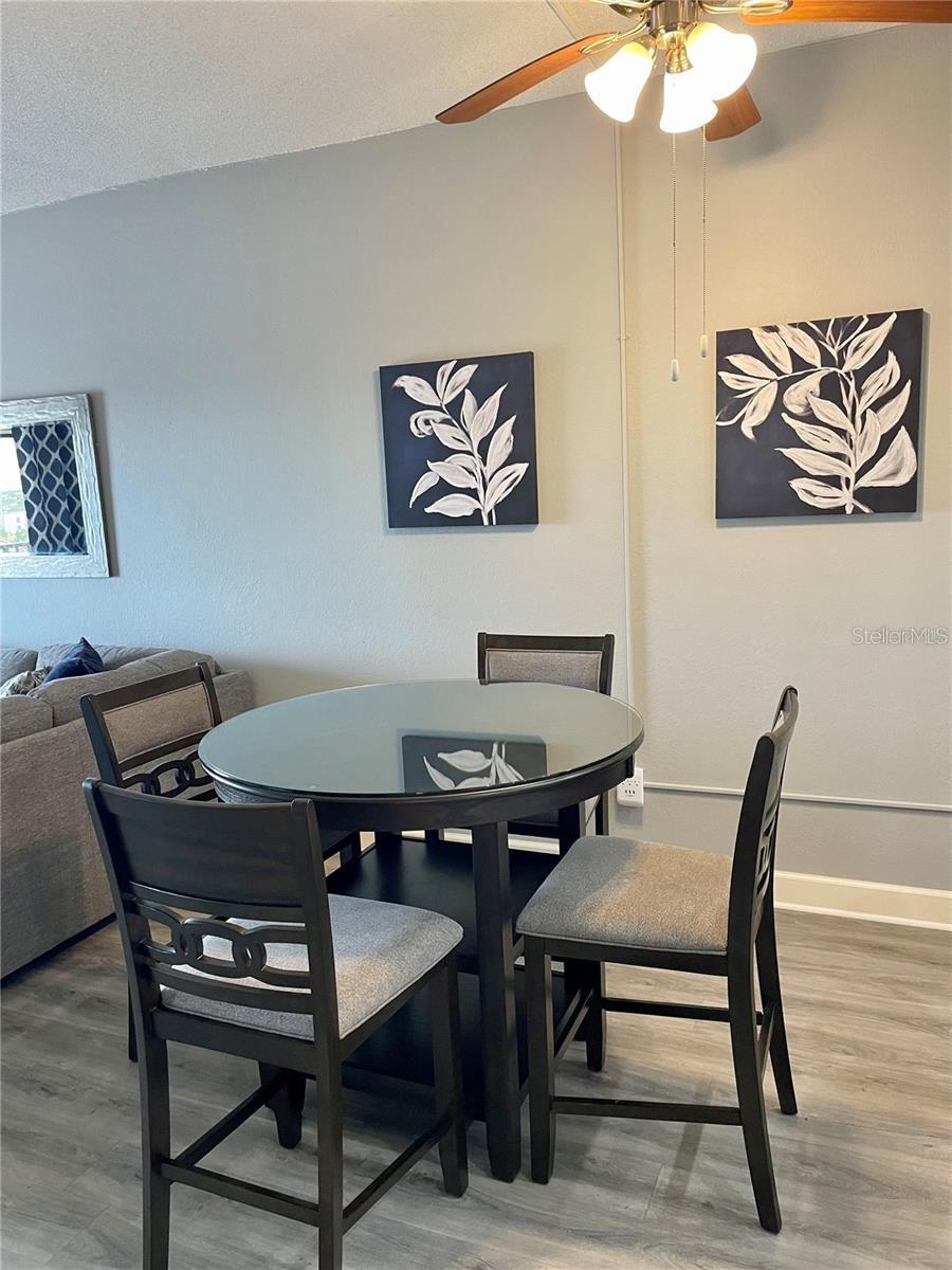 Image 7 of 38 For 51 Island Way 1201