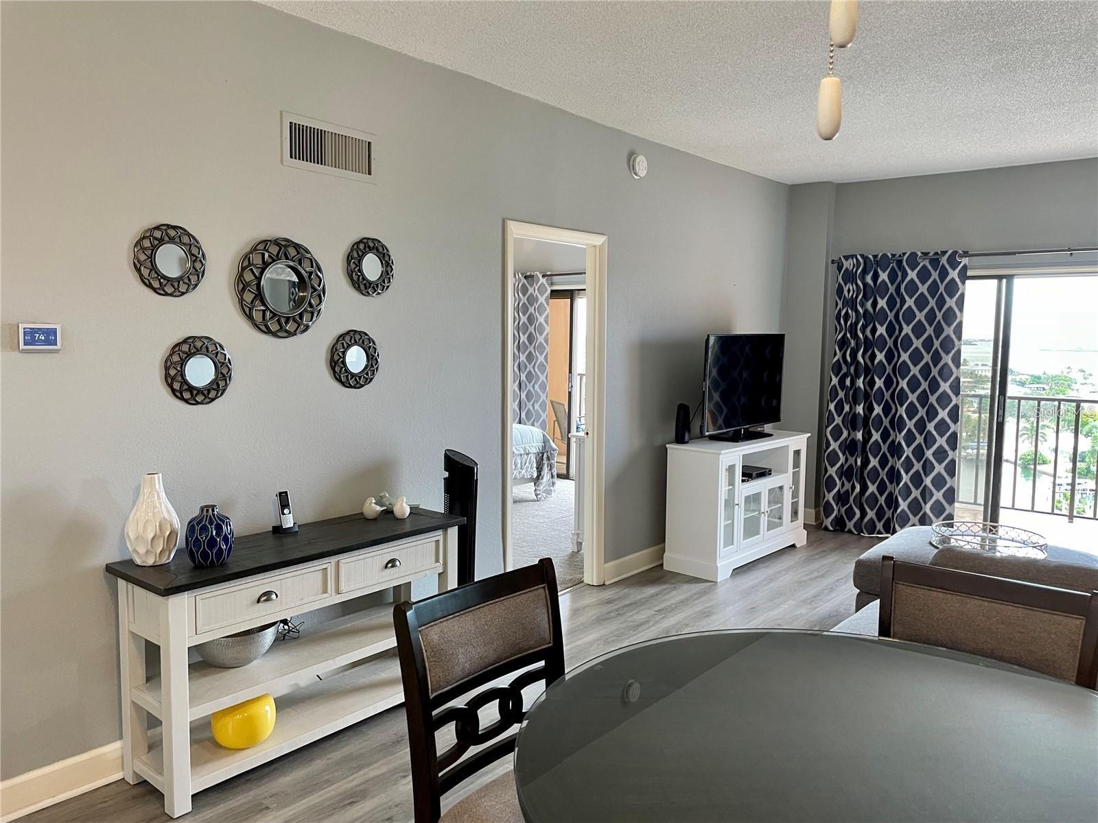 Image 8 of 38 For 51 Island Way 1201