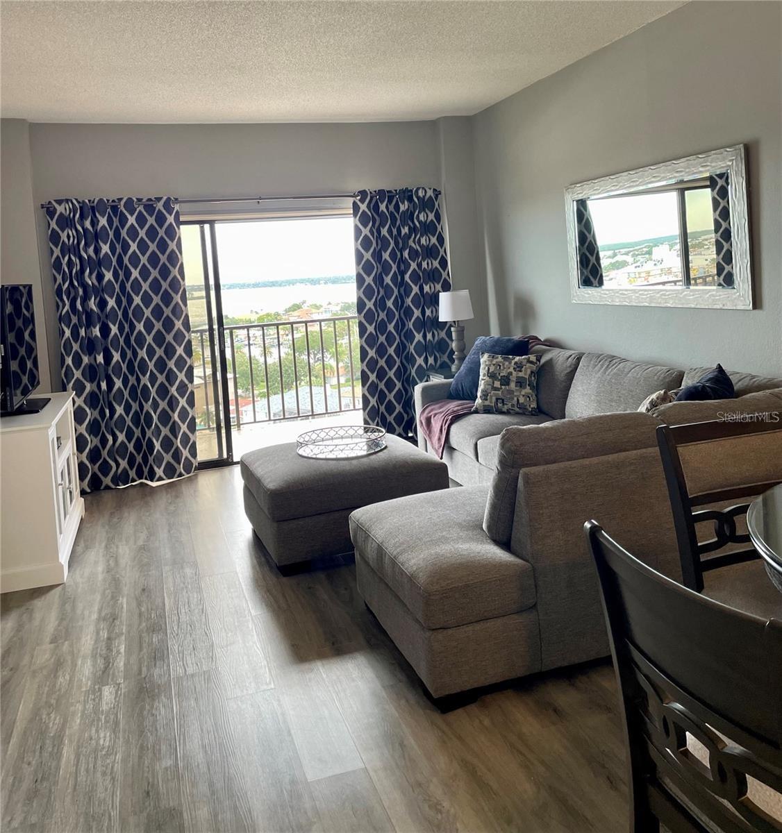 Image 9 of 38 For 51 Island Way 1201