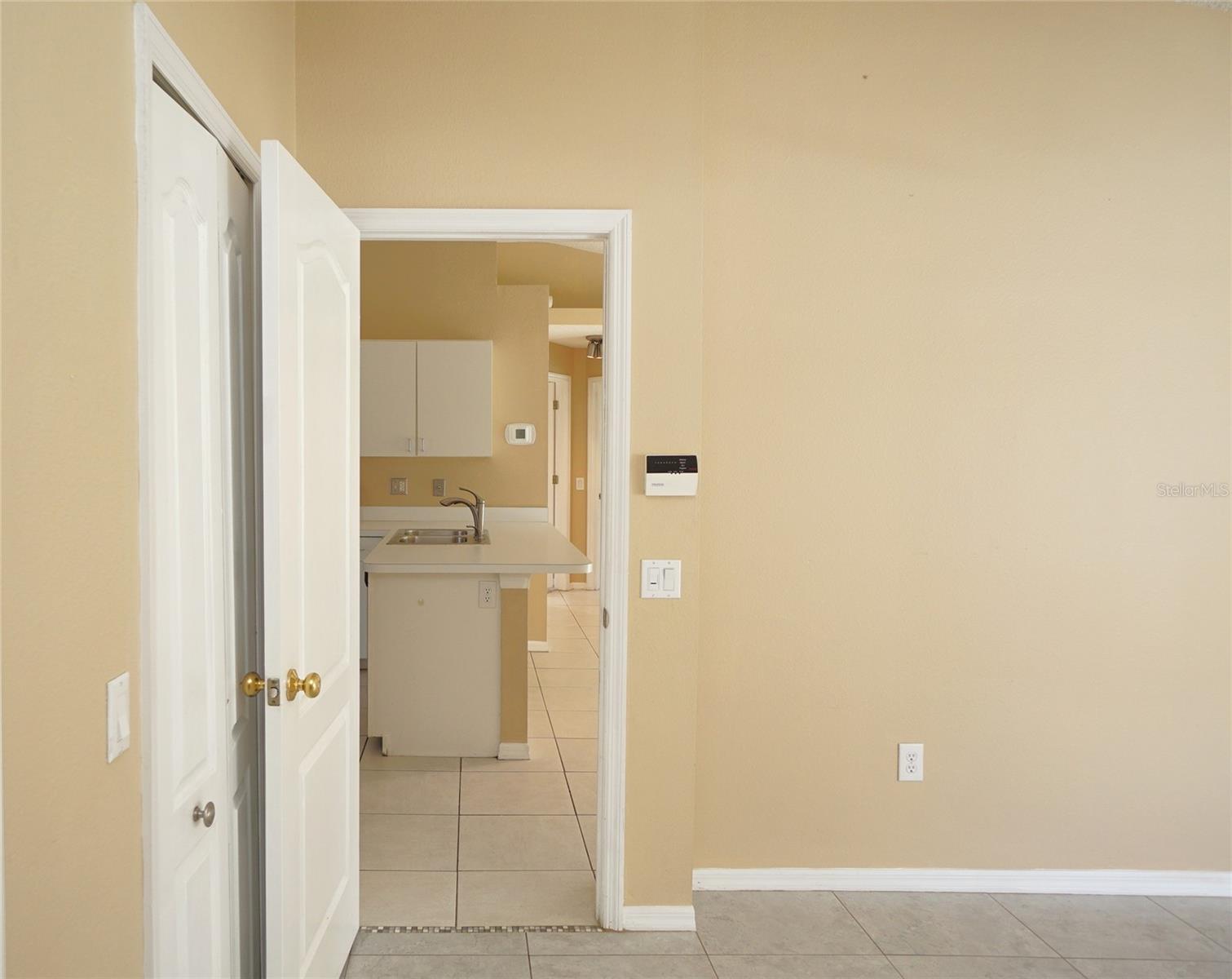 Image 18 of 28 For 406 Sonoma Drive