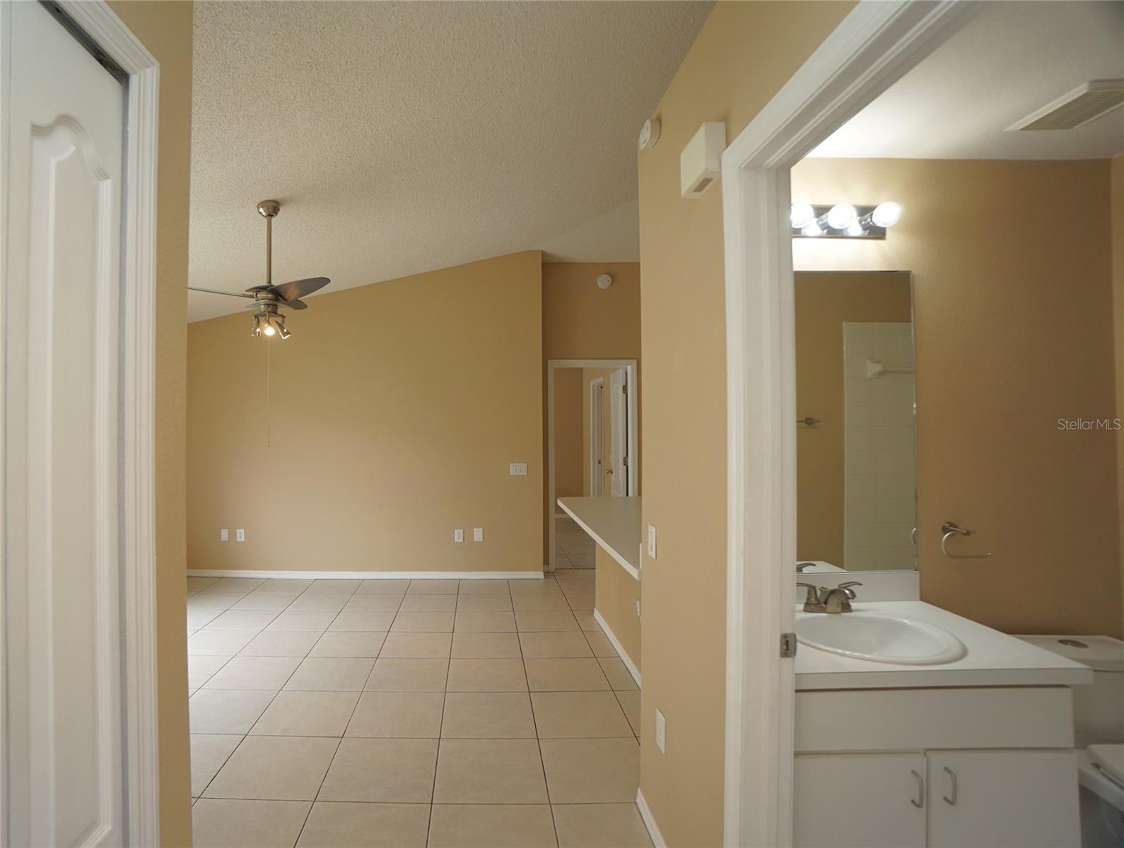 Image 22 of 28 For 406 Sonoma Drive