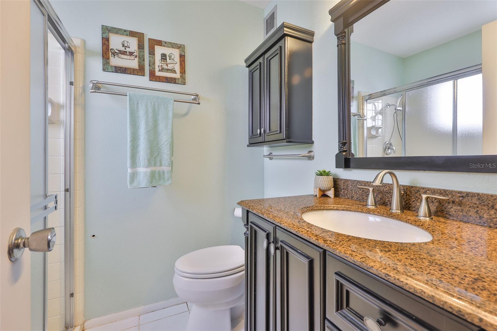 Image 13 of 25 For 643 Oakmont Avenue