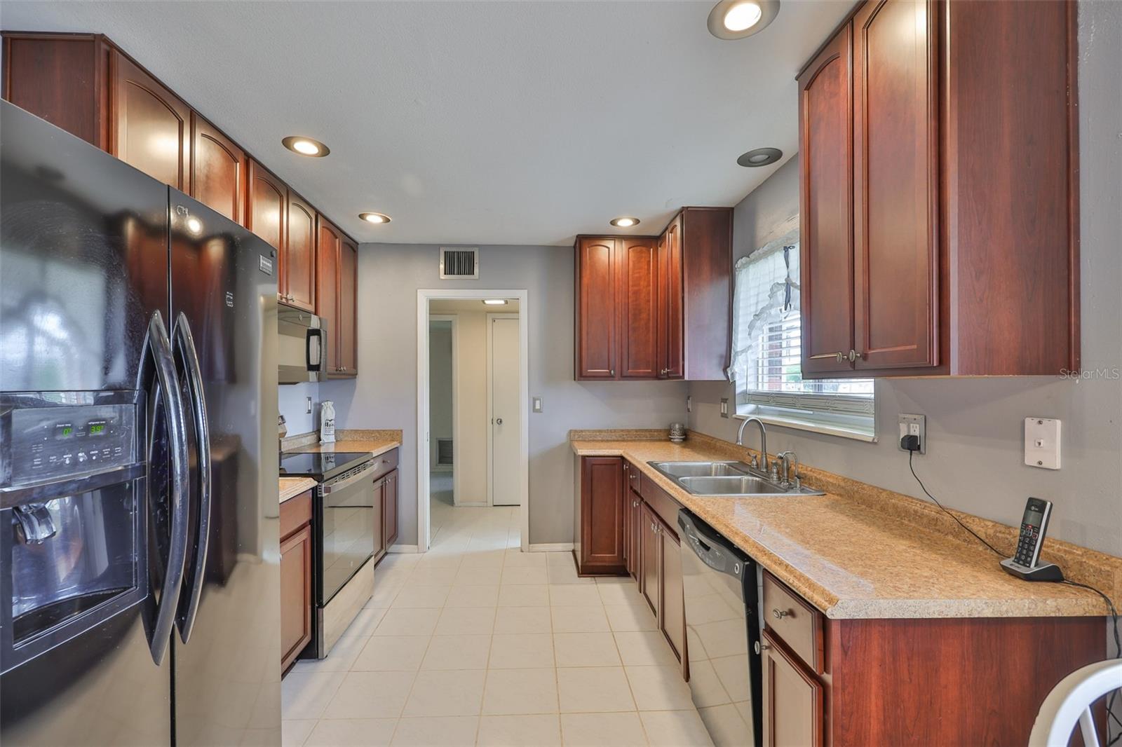Image 4 of 25 For 643 Oakmont Avenue