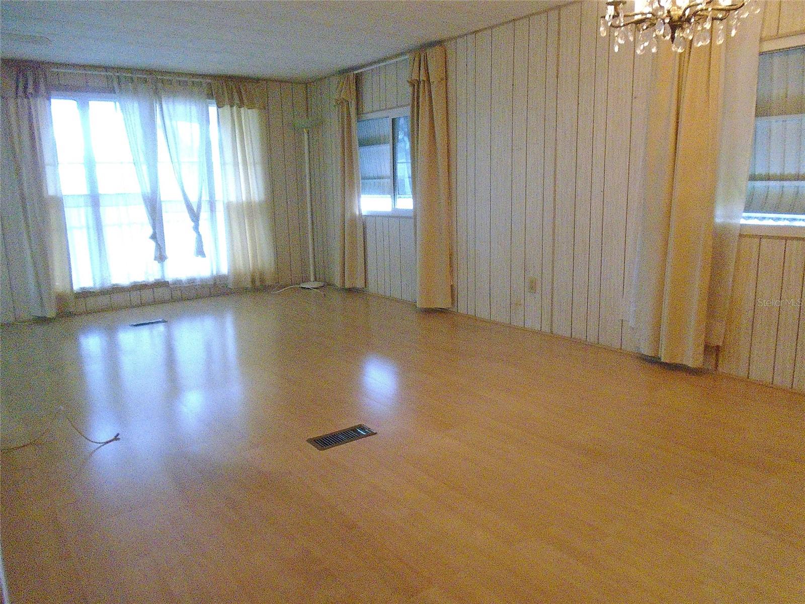 Image 6 of 31 For 7777 46th Avenue N 36