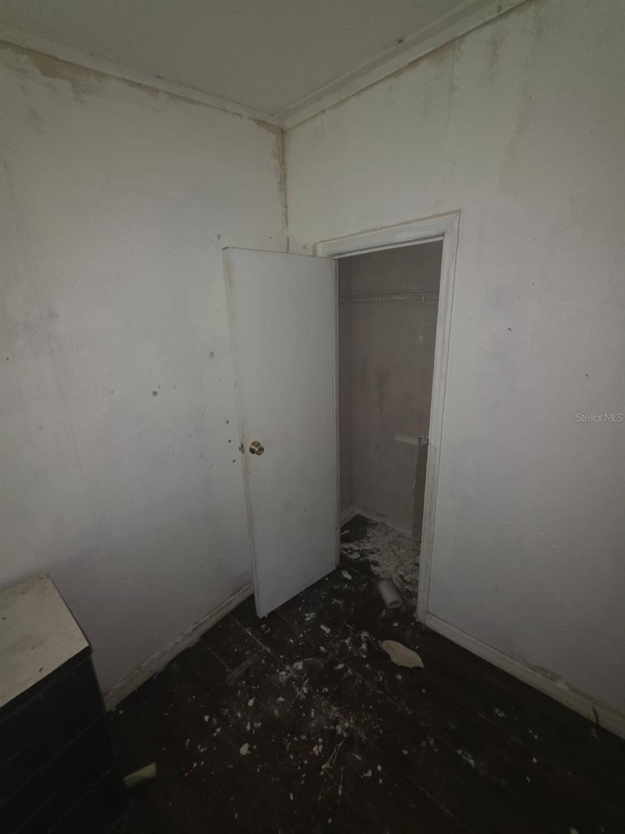 Image 6 of 36 For 9219 151st Place