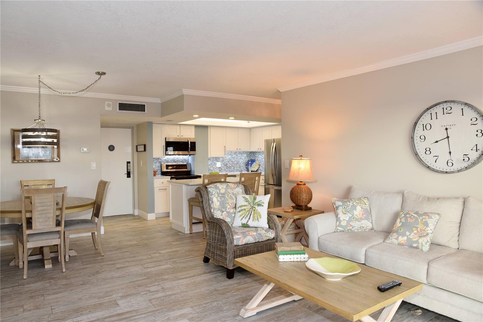 Image 10 of 48 For 4900 Brittany Drive S 811