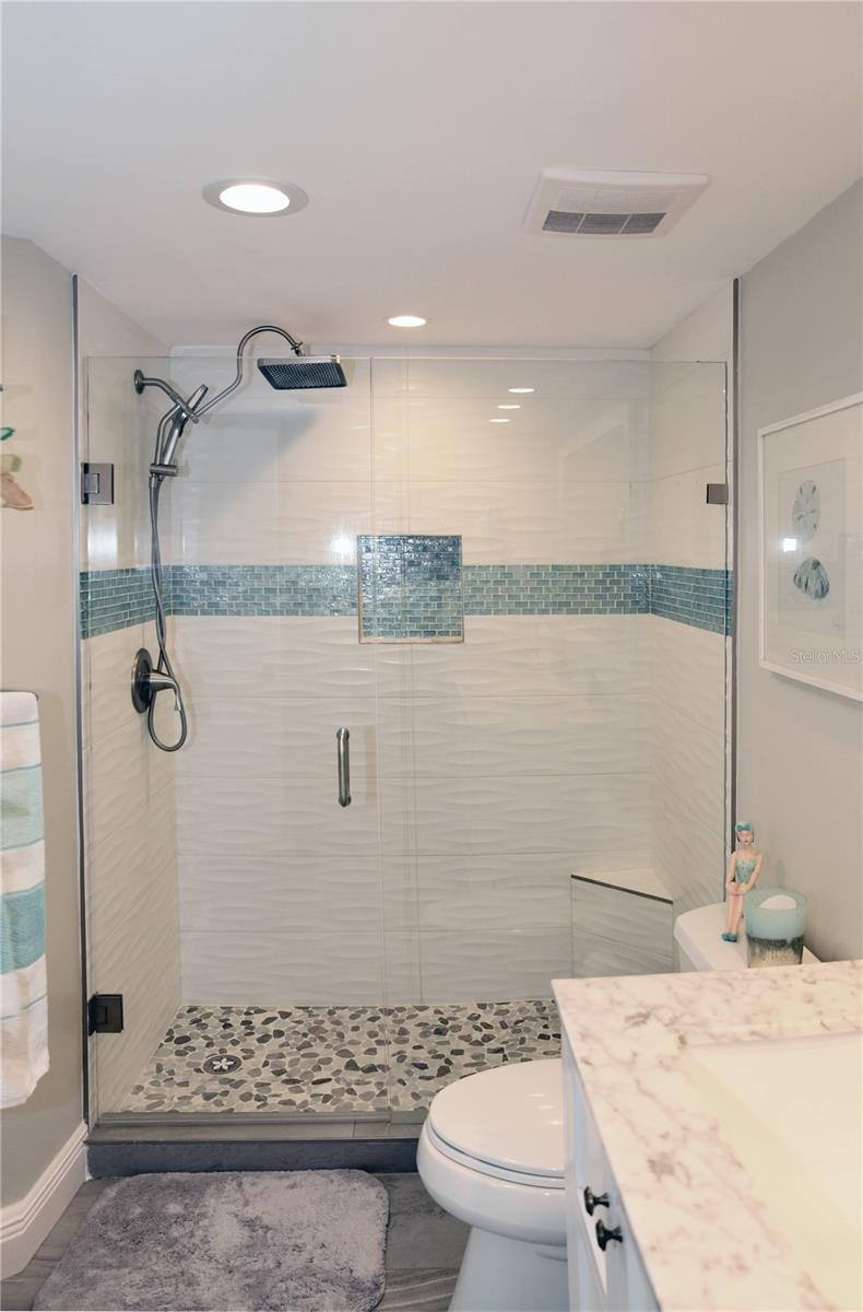 Image 18 of 48 For 4900 Brittany Drive S 811