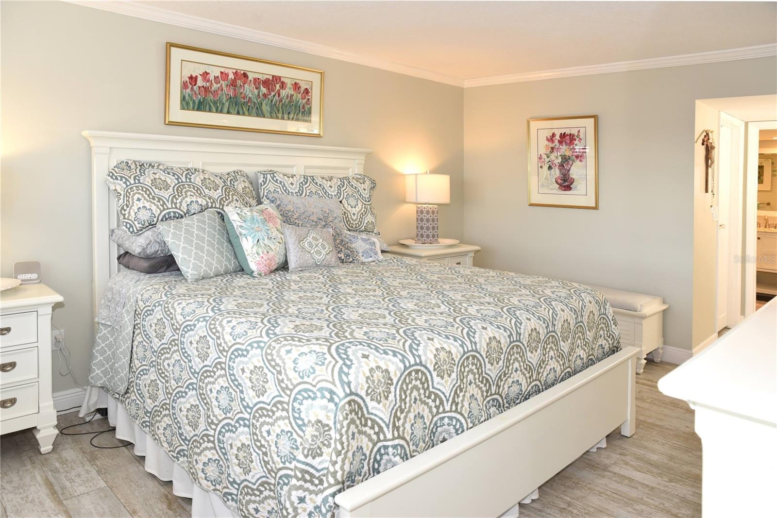 Image 23 of 48 For 4900 Brittany Drive S 811