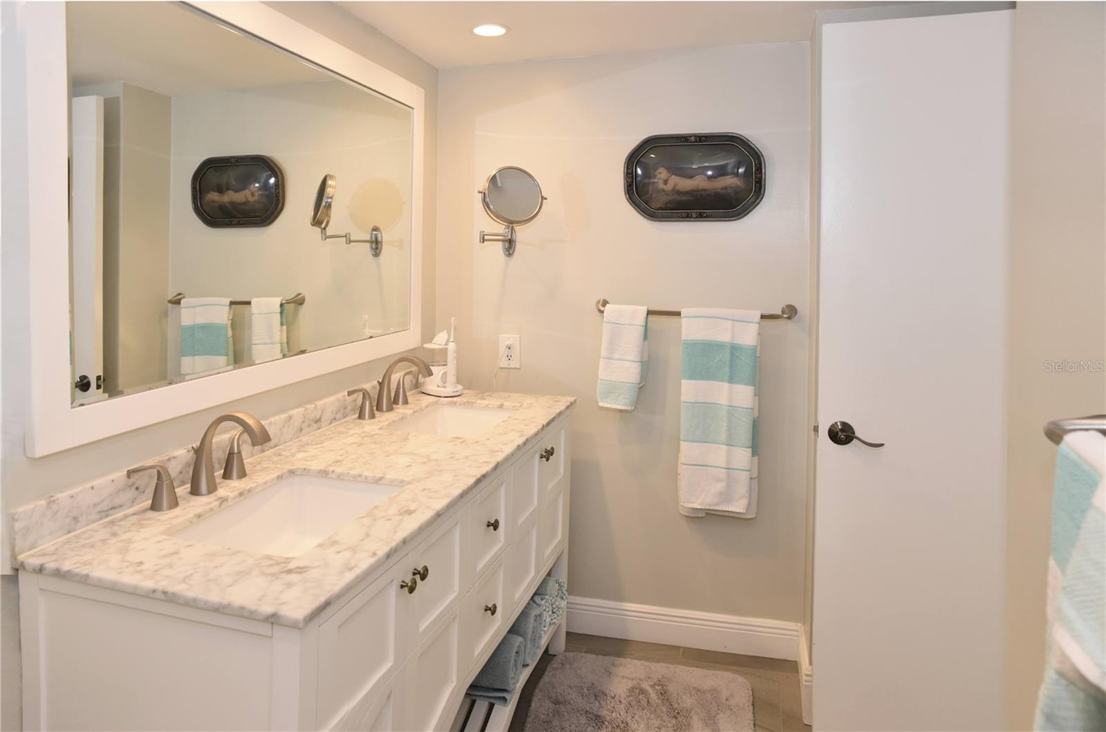 Image 24 of 48 For 4900 Brittany Drive S 811