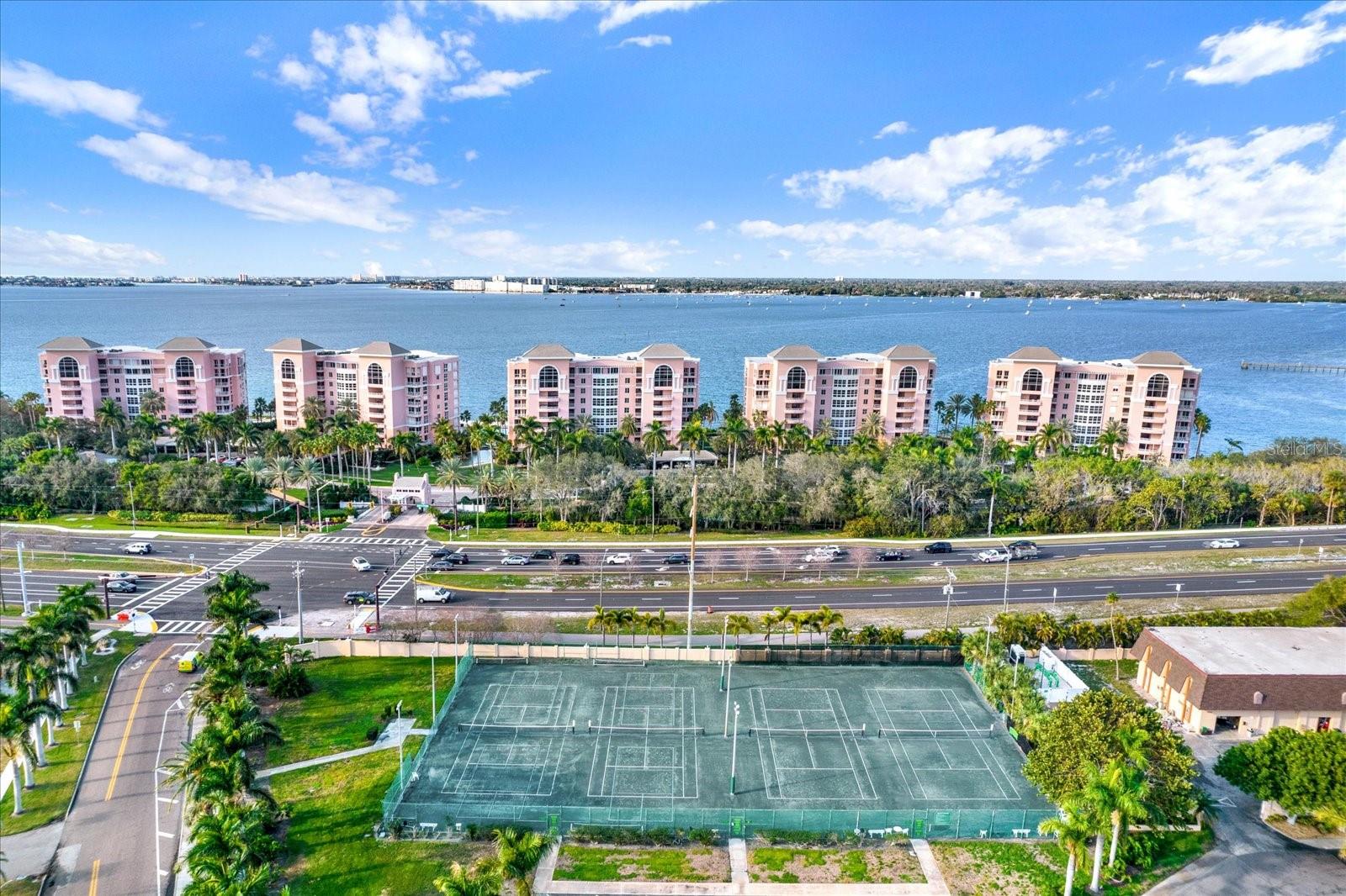 Image 37 of 48 For 4900 Brittany Drive S 811