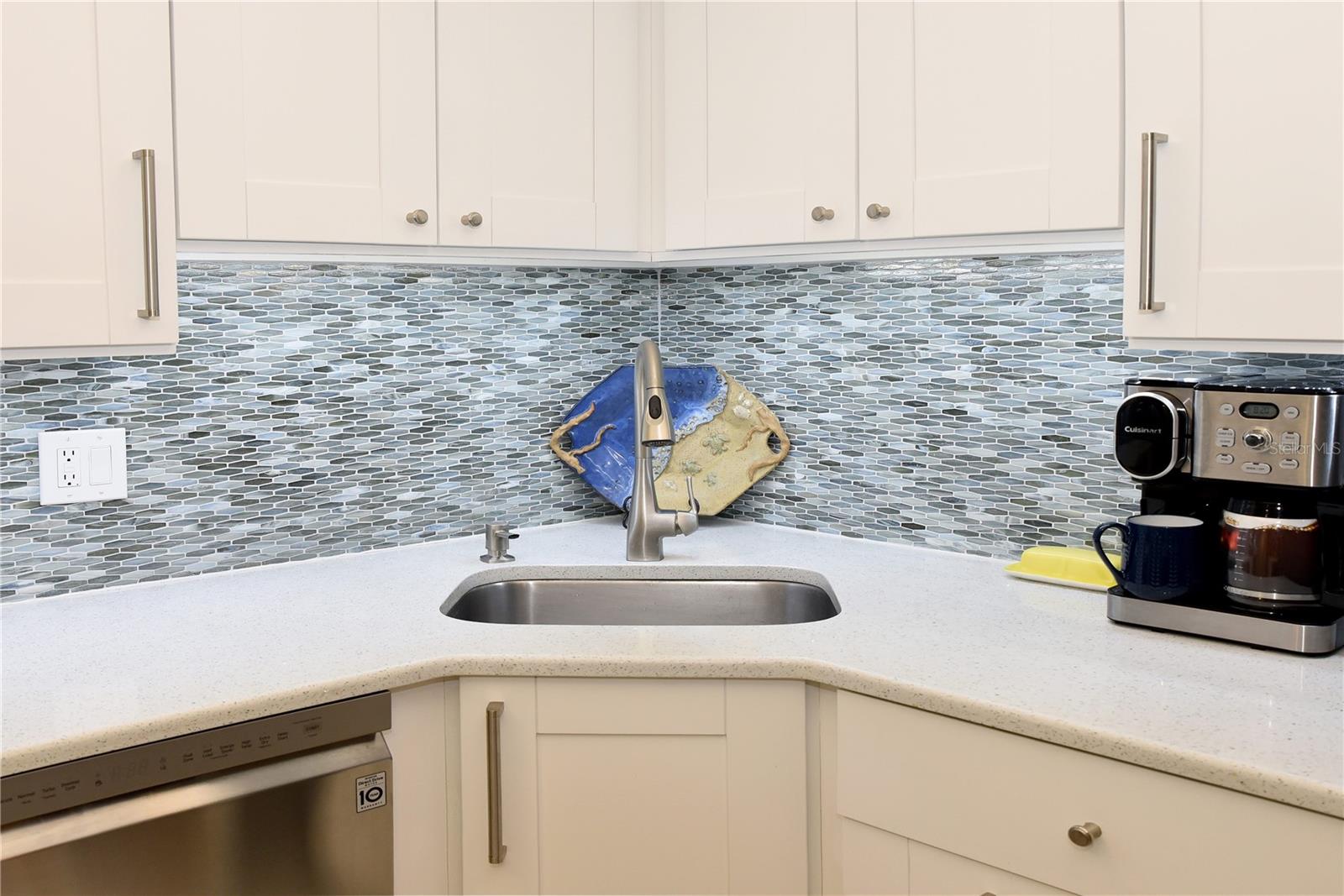 Image 6 of 48 For 4900 Brittany Drive S 811