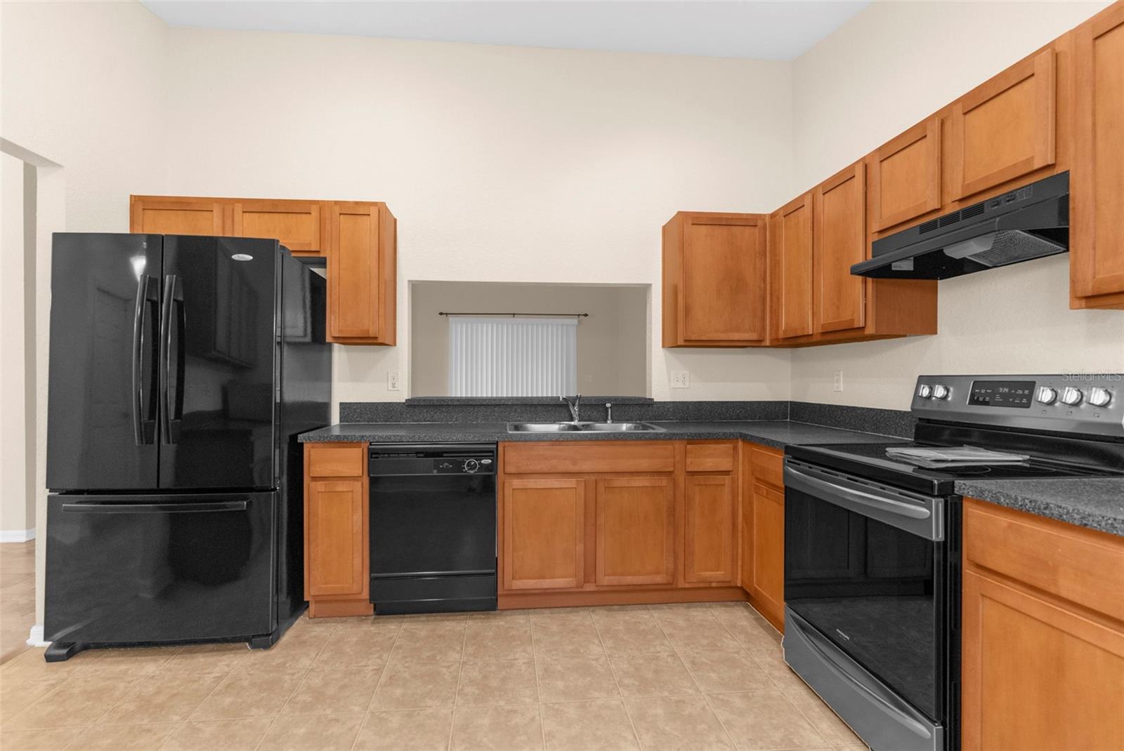 Listing photo id 10 for 6338 Twin Bridges Drive