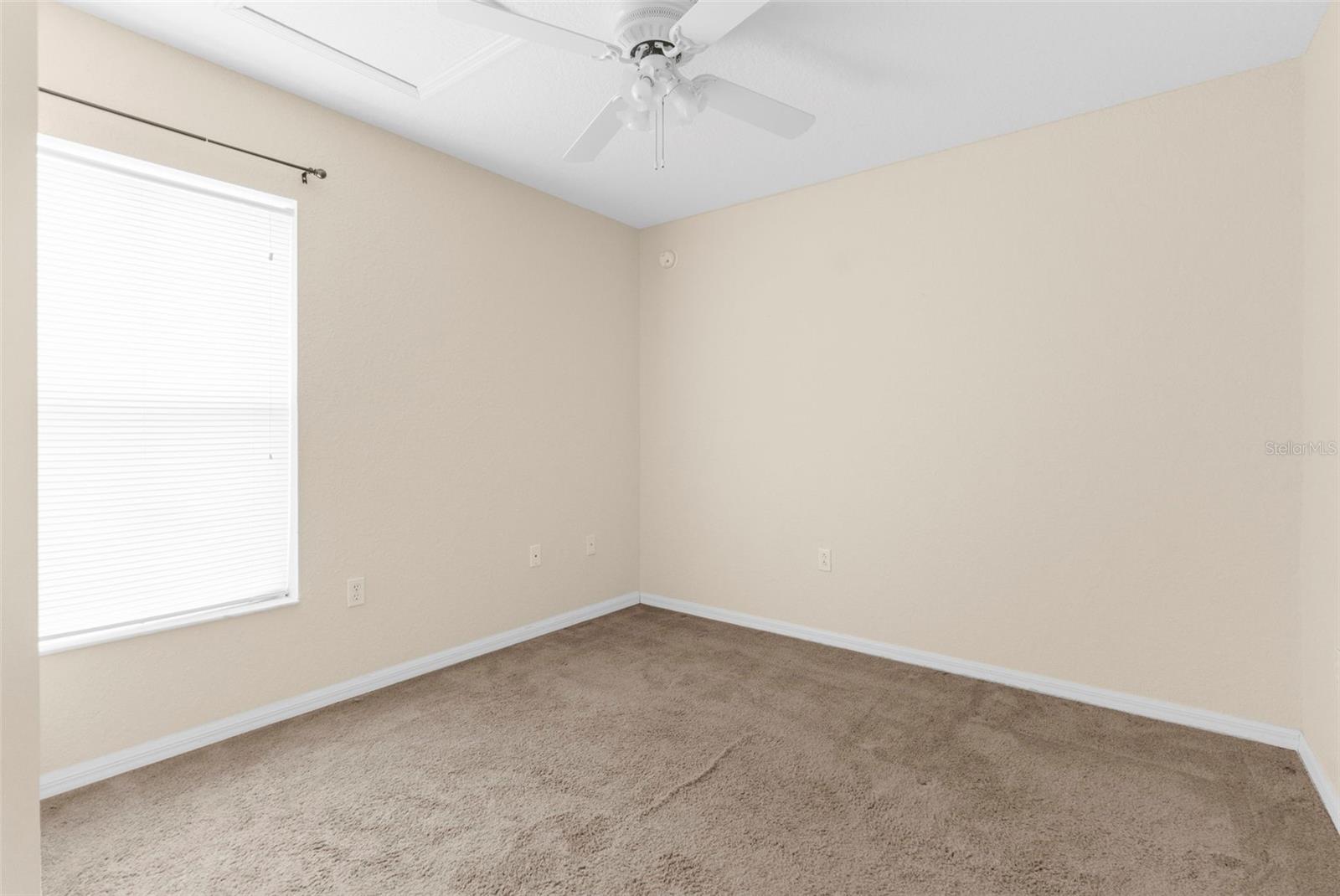 Listing photo id 19 for 6338 Twin Bridges Drive