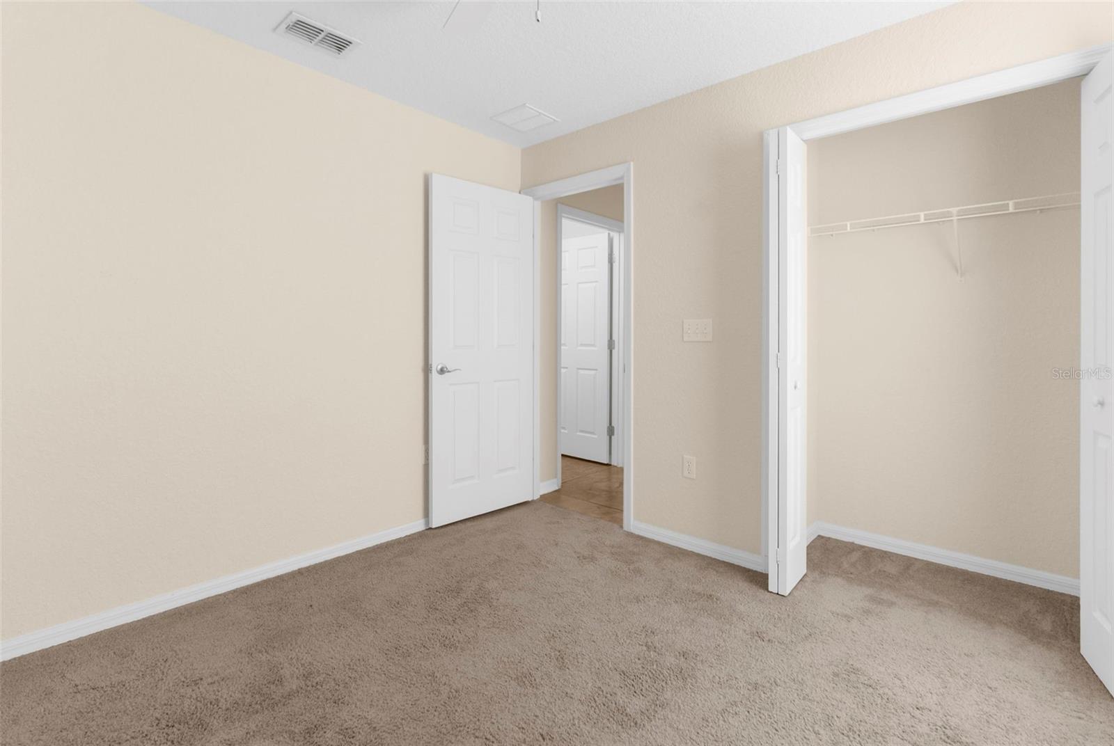 Listing photo id 20 for 6338 Twin Bridges Drive