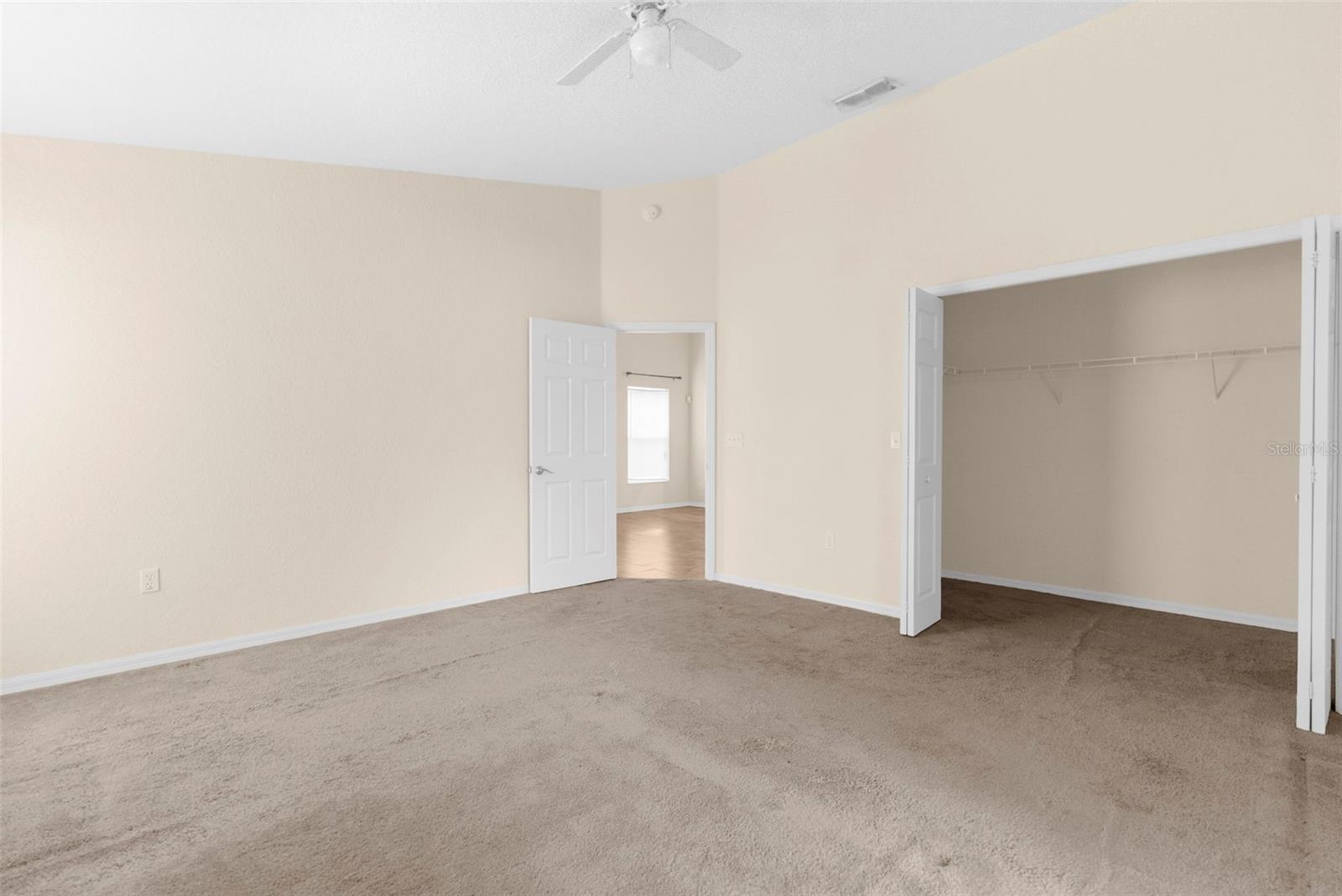Listing photo id 22 for 6338 Twin Bridges Drive
