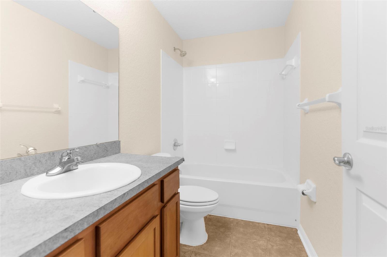 Listing photo id 23 for 6338 Twin Bridges Drive