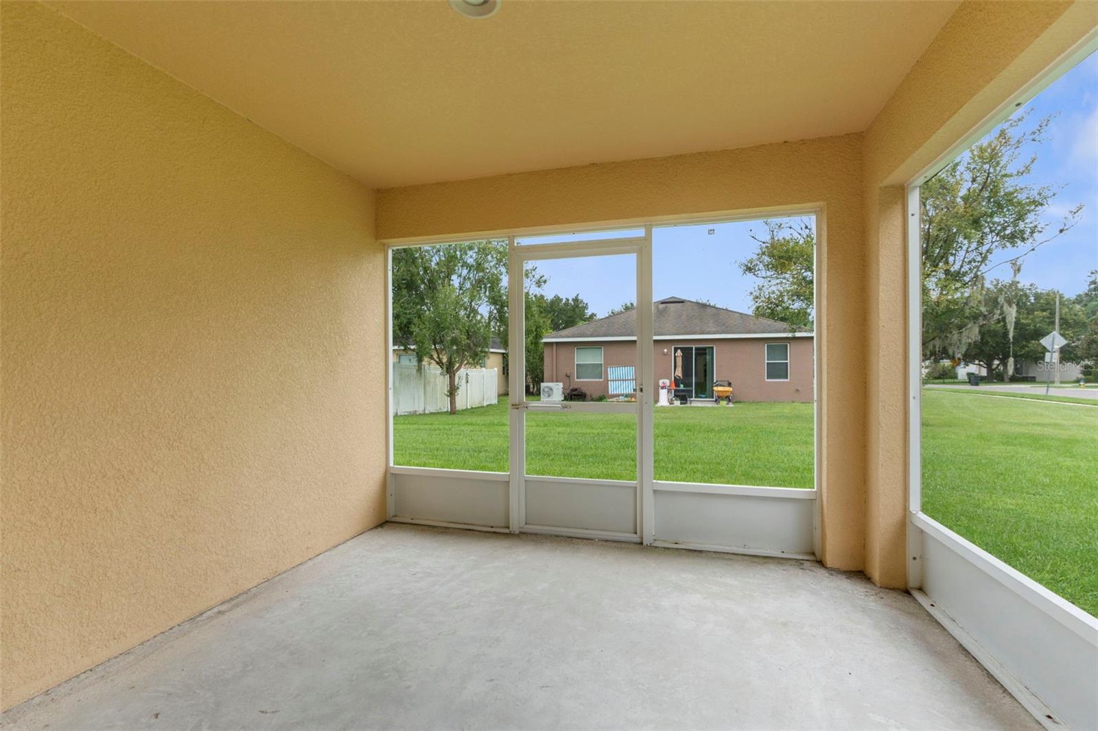 Listing photo id 24 for 6338 Twin Bridges Drive