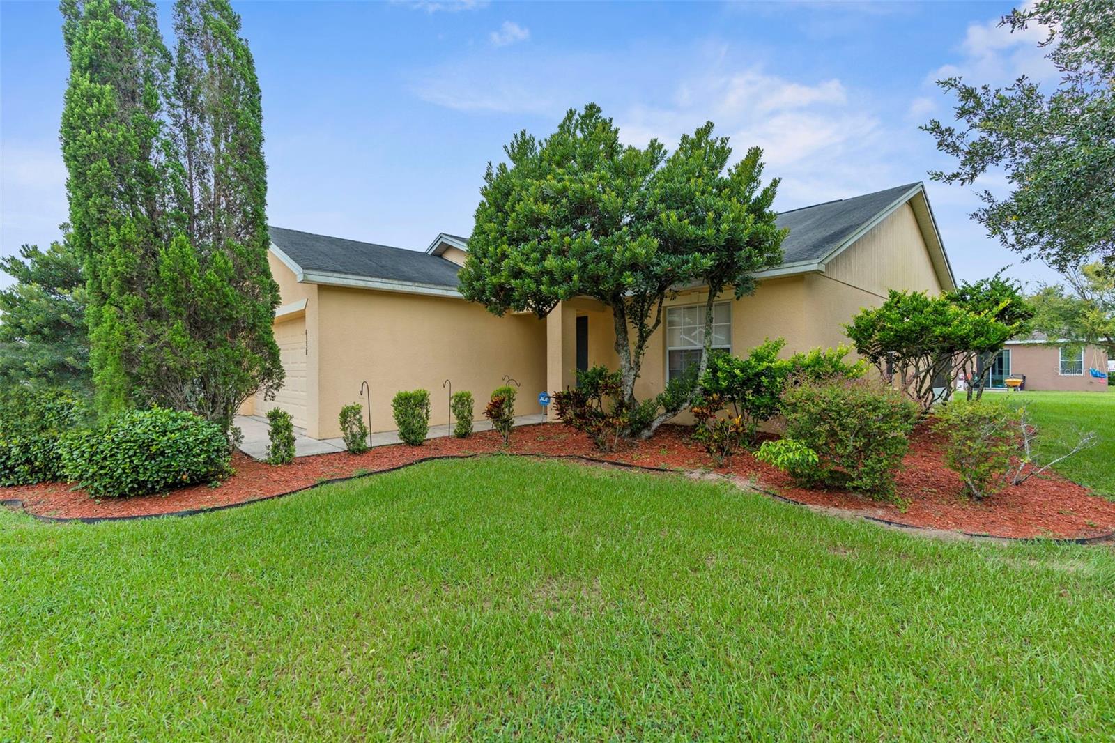 Listing photo id 2 for 6338 Twin Bridges Drive