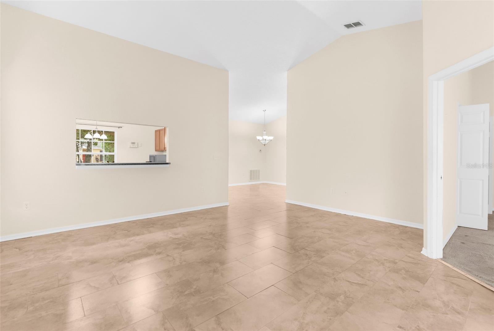Listing photo id 6 for 6338 Twin Bridges Drive