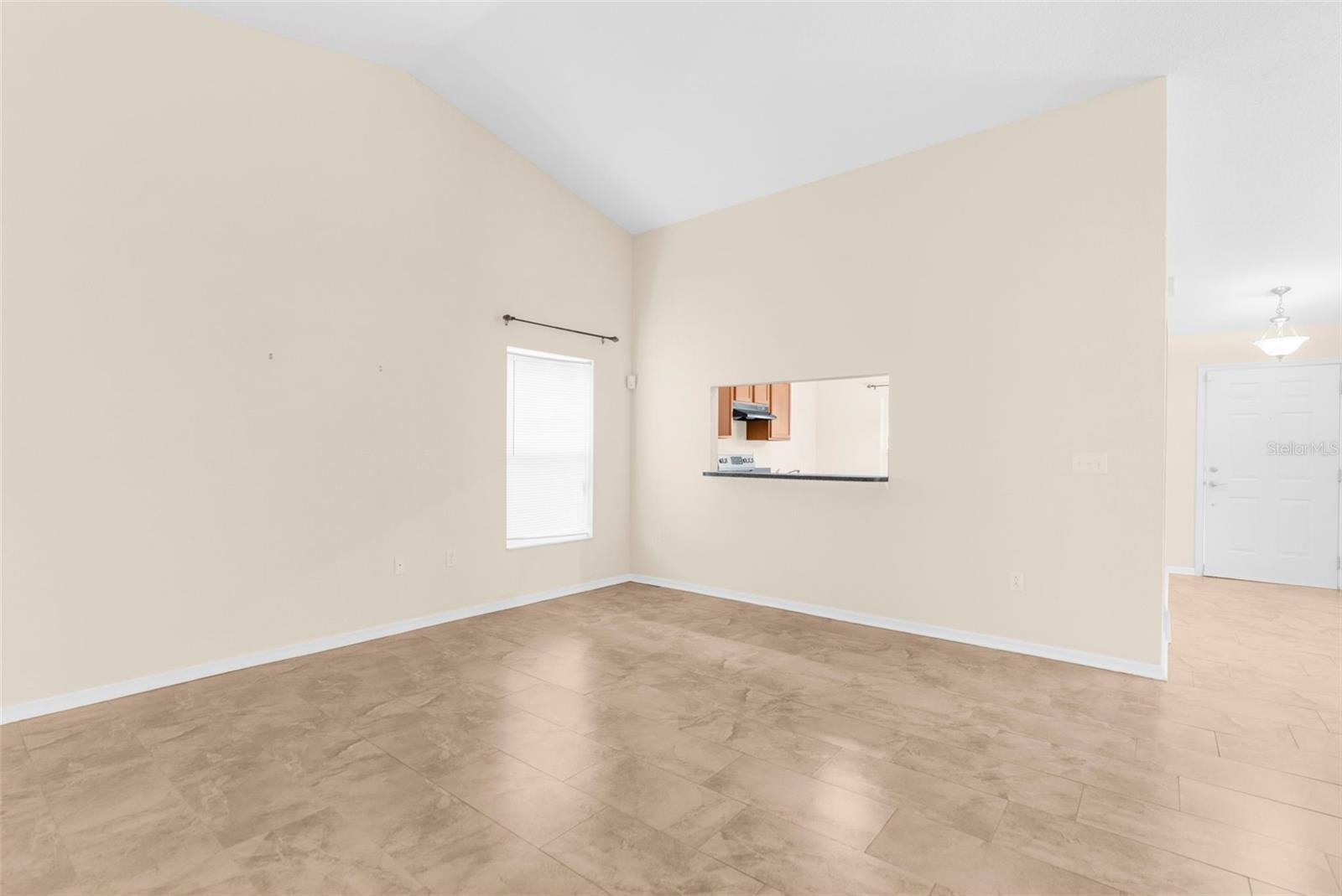 Listing photo id 7 for 6338 Twin Bridges Drive