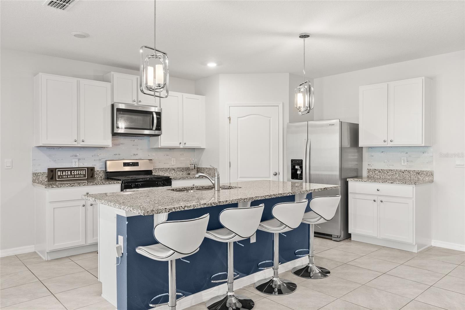 Image 11 of 48 For 747 Lazio Circle