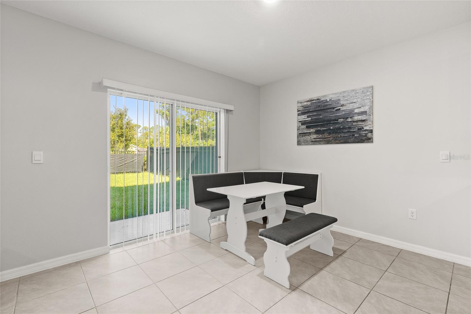Image 15 of 48 For 747 Lazio Circle