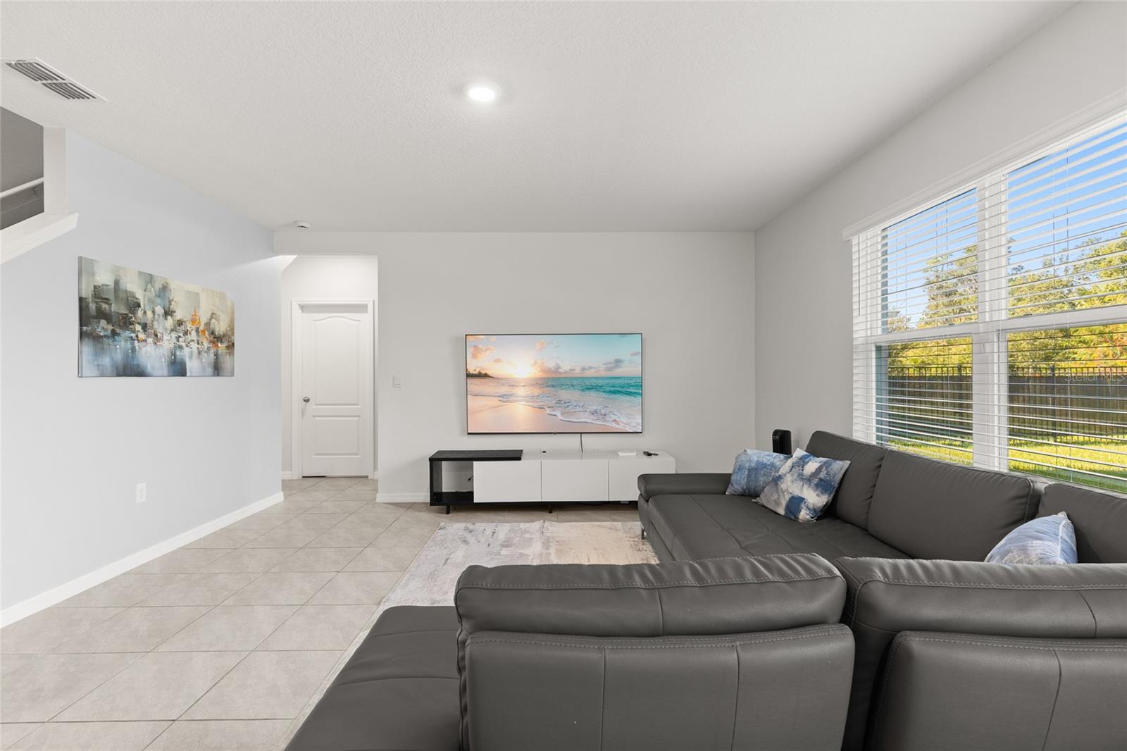 Image 9 of 48 For 747 Lazio Circle