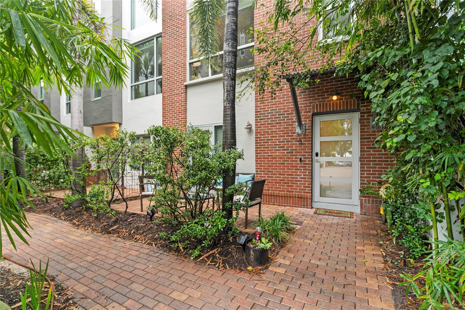 Image 33 of 34 For 325 5th Avenue S 6