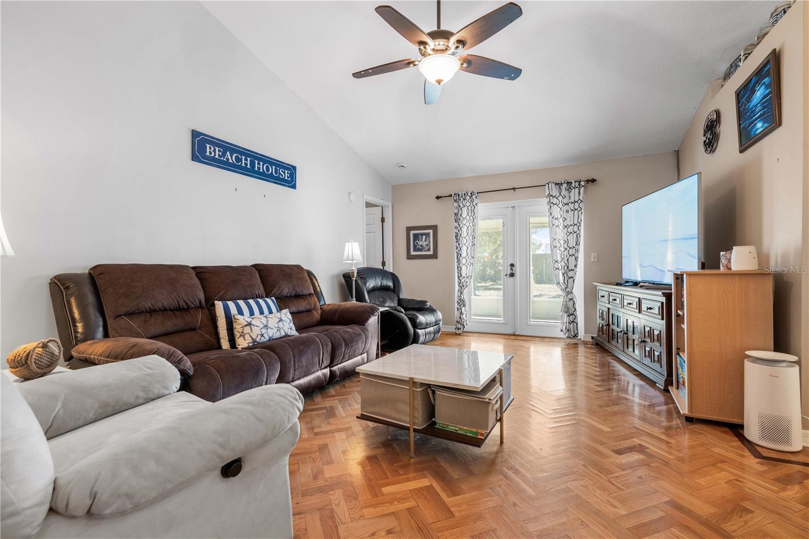 Image 10 of 23 For 13215 Parkhurst Court