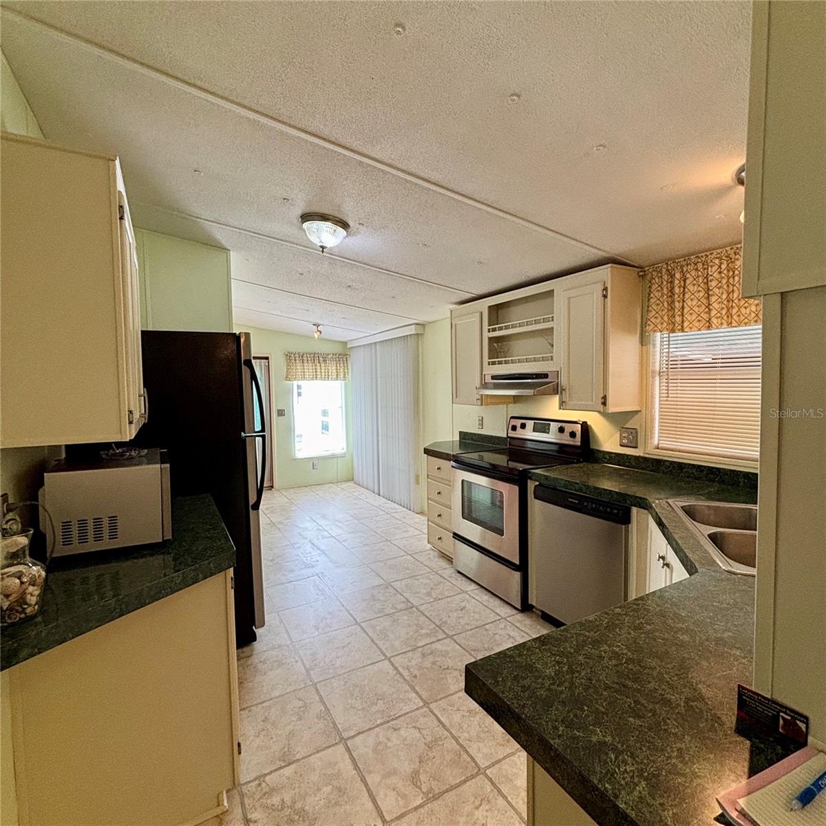 Image 12 of 35 For 11300 124th Avenue 63