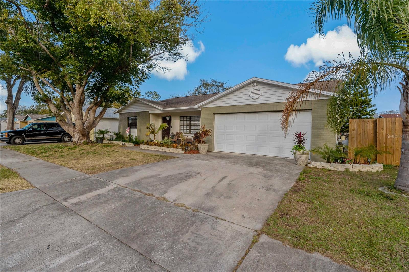 Listing photo id 11 for 5036 Glenhurst Lane